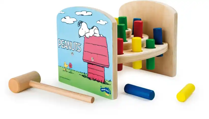 Velmi oblíbený produkt - Small Foot Dřevěná zatloukačka Peanuts
